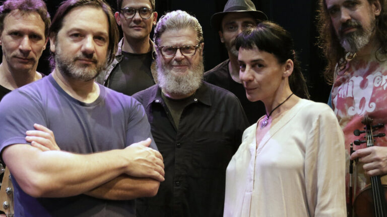 Bajofondo comienza otra etapa musical con el estreno de «Tictoctoc”