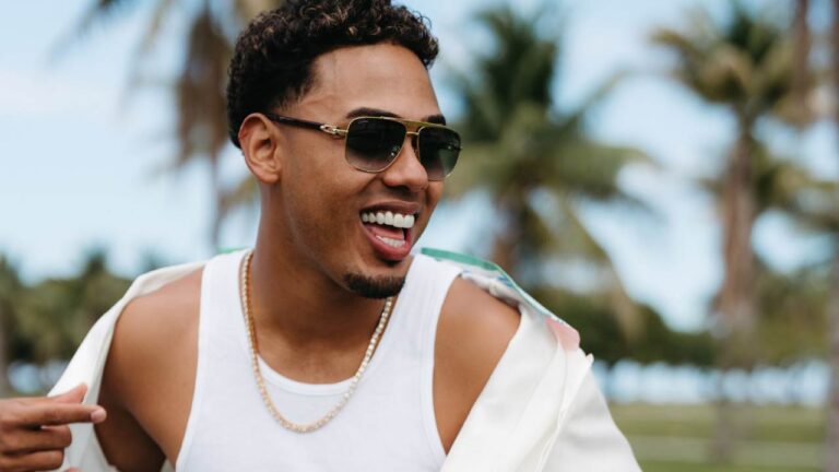 Myke Towers admite que está lleno de nuevas «Expectativas»