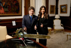 El Gobierno negó que se haya pausado el acuerdo con EEUU para que los argentinos no necesiten más la visa