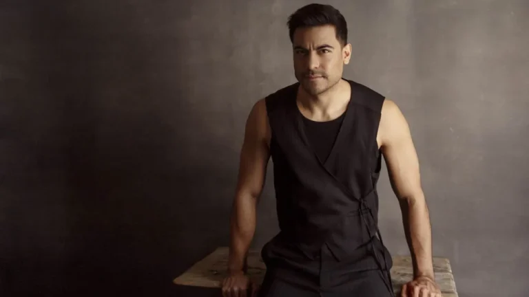 Carlos Rivera estrena “Alguien” y emociona con mariachis y tradición