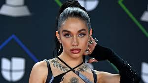 María Becerra, feliz tras ganar un Martín Fierro por «En el Barro»